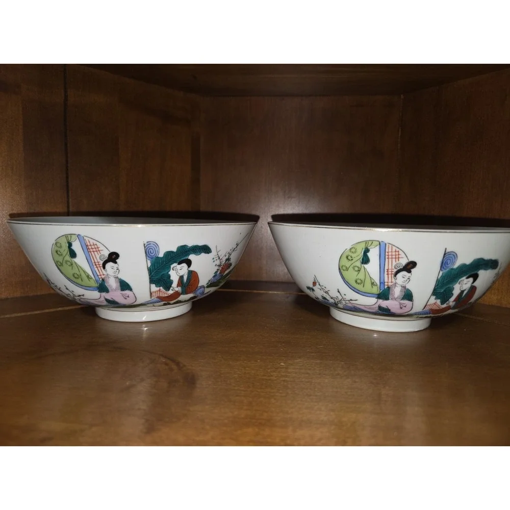 4 Chinese Handpaintes Porcelain Famille Rose Matching Bowls